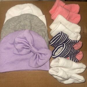 Newborn 3pc beanie hat + 4pc socks